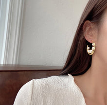 Load image into Gallery viewer, Needle Pearl Earring