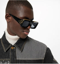 Cargar imagen en el visor de la galería, The Square Shades